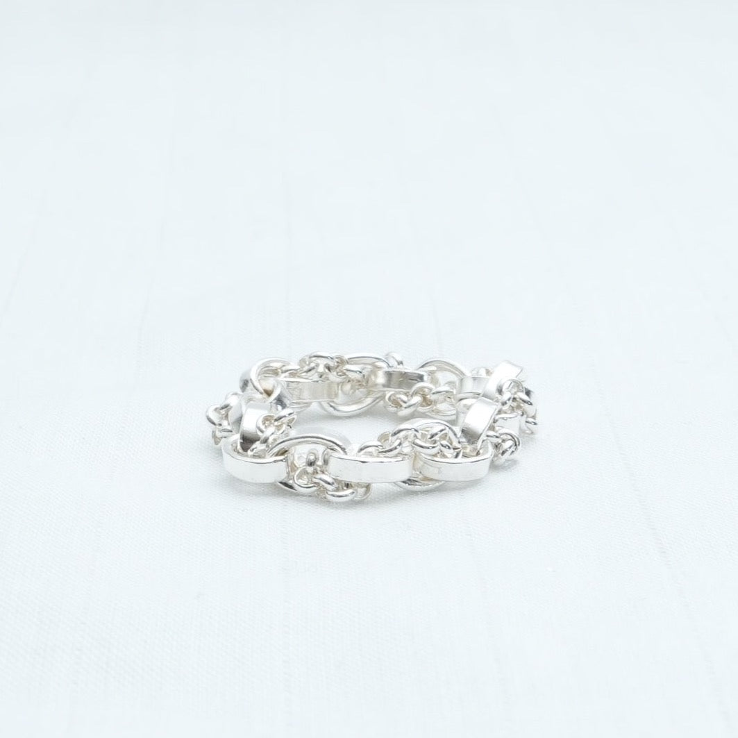 TANGLE RING