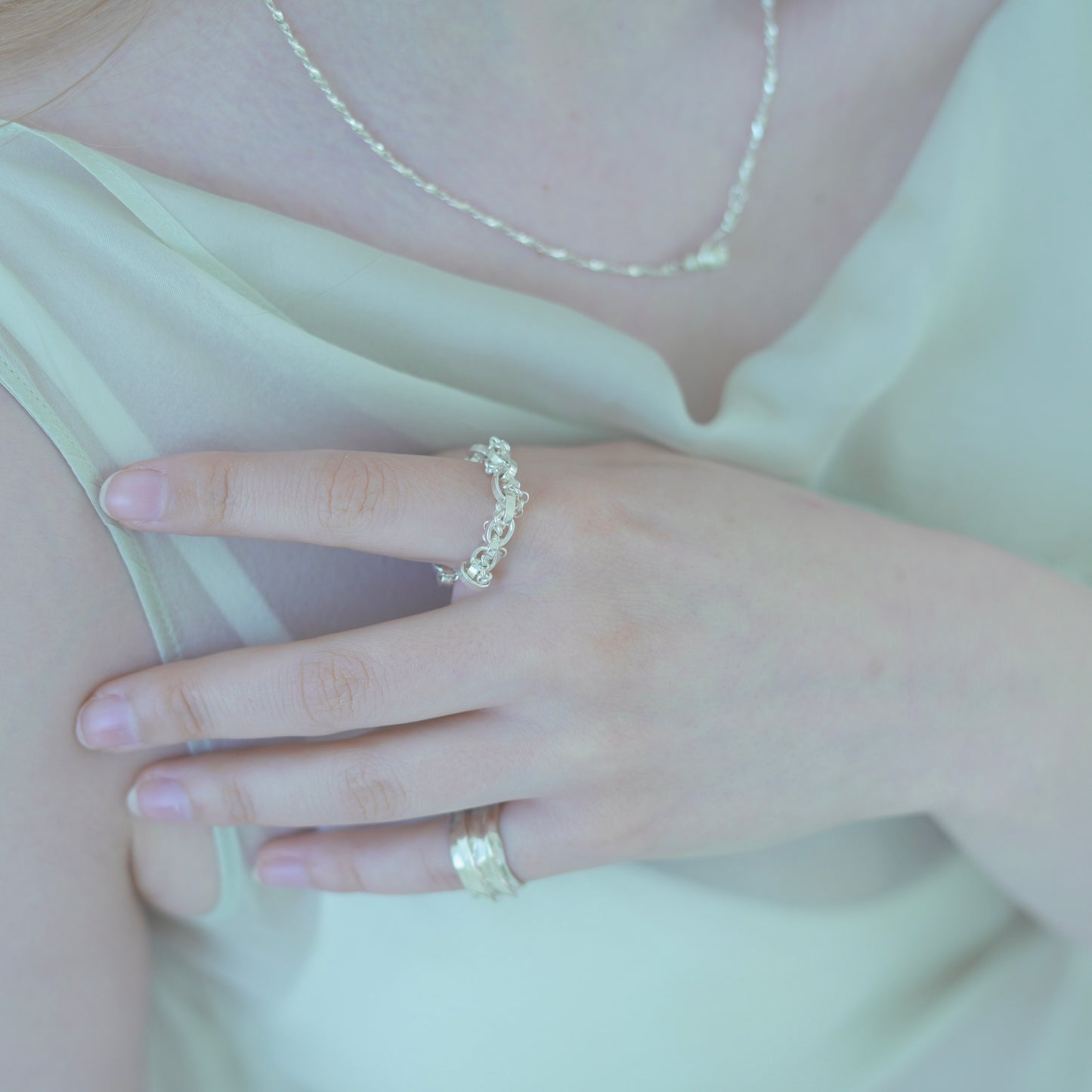 TANGLE RING