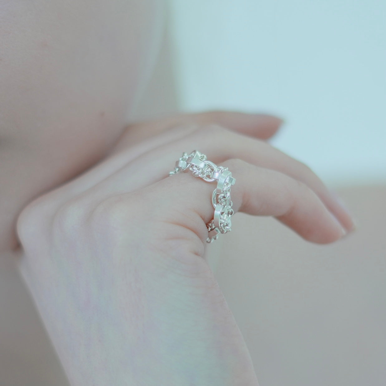 TANGLE RING